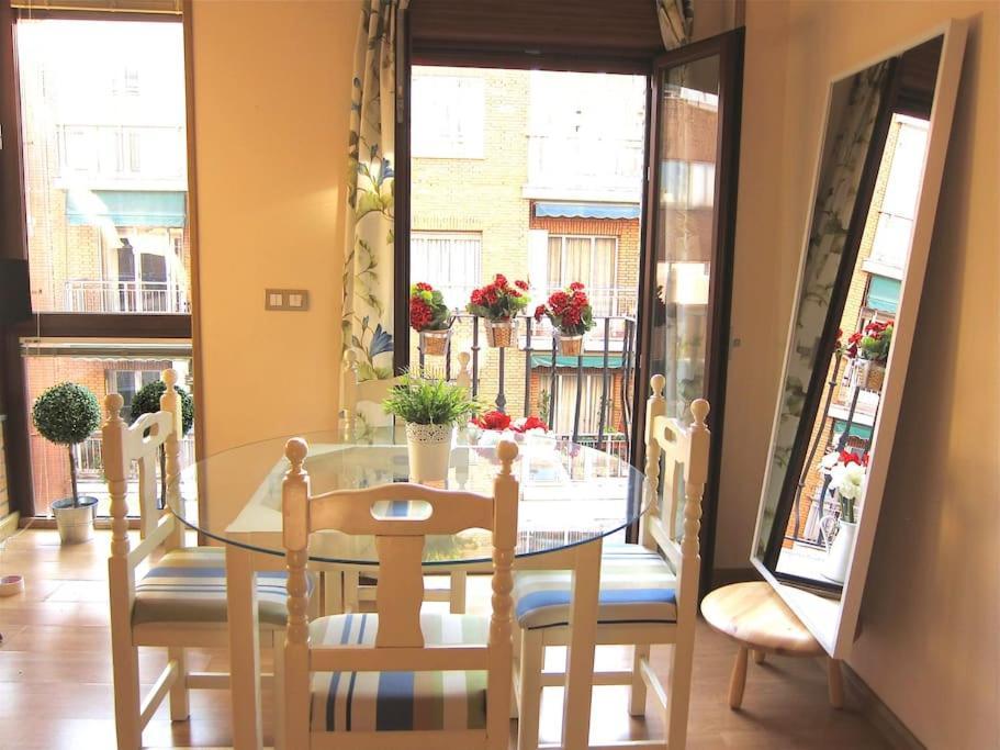 Balcon Con Luz Natural Madrid Exterior photo